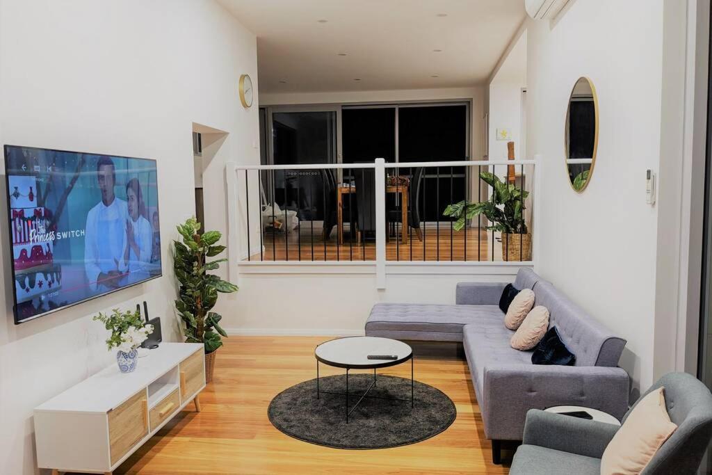 Brand new house, amazing views, walk to the beach! - Housity