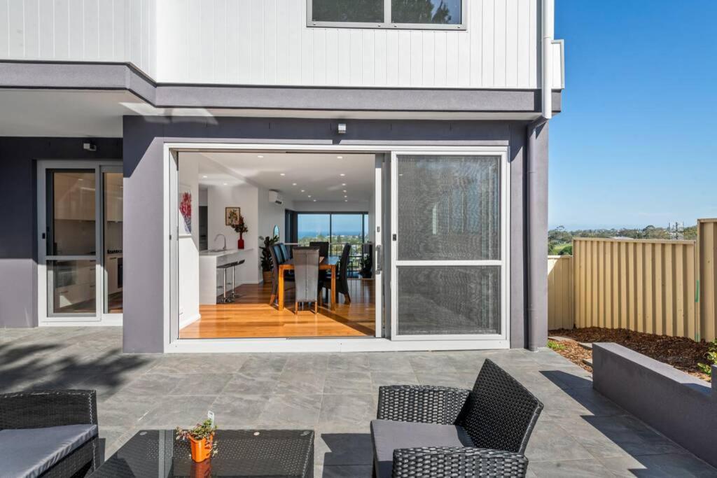 Brand new house, amazing views, walk to the beach! - Housity