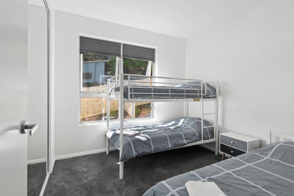 Suitetrails - Brand new house, amazing views, walk to the beach!
