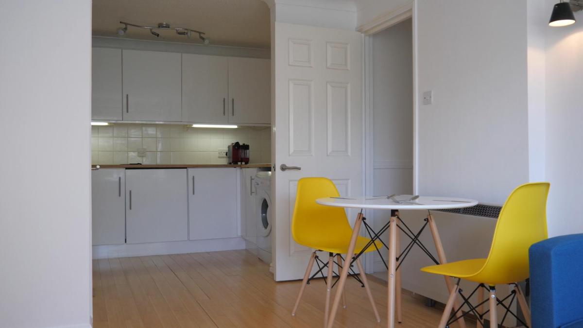 BookedUK: Cheerful 1 Bed Apartment - Sawbridgeworth - Housity