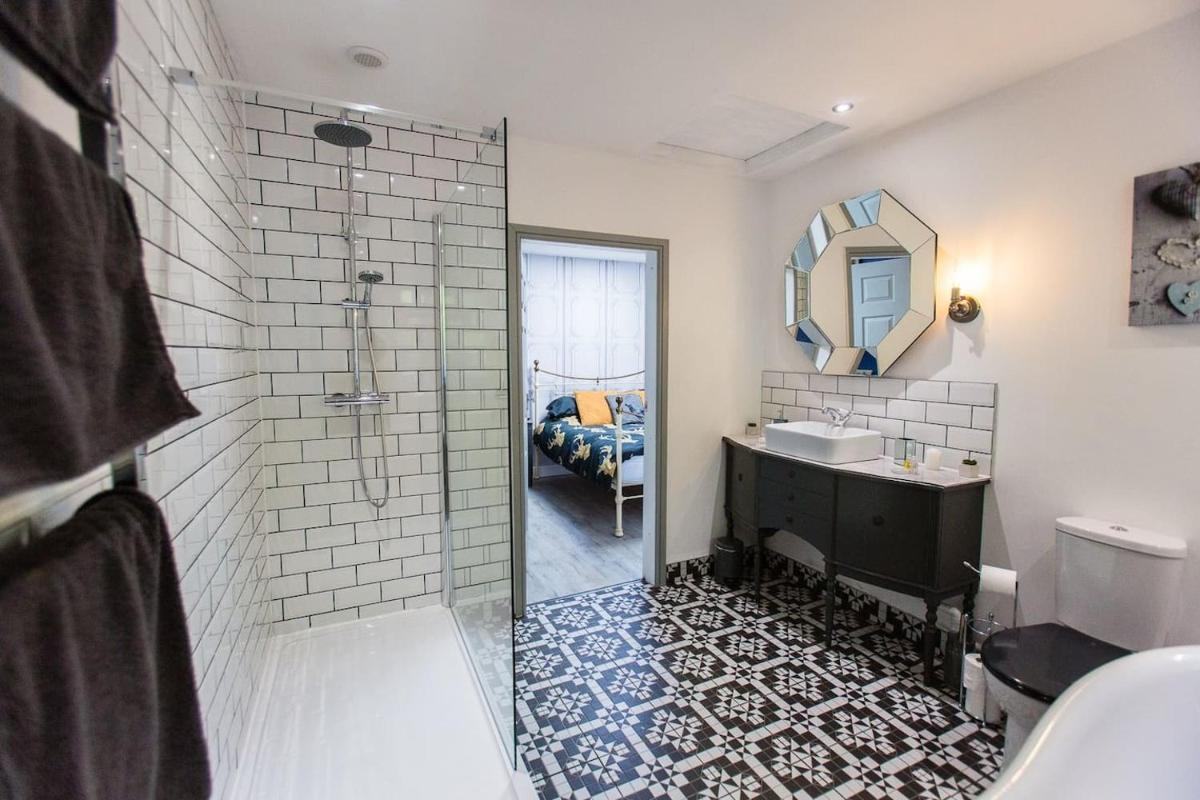 Oakley Retreat - Housity