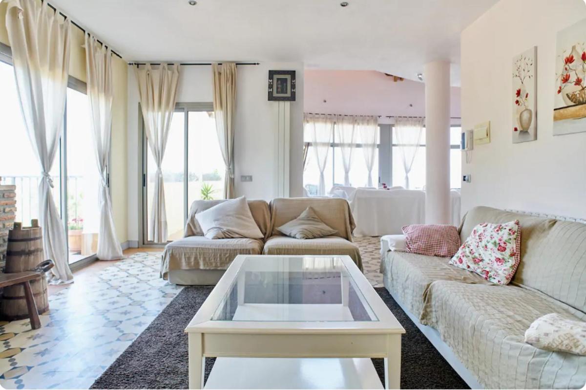 Spacious villa with sea view in Olivella + private pool - Housity