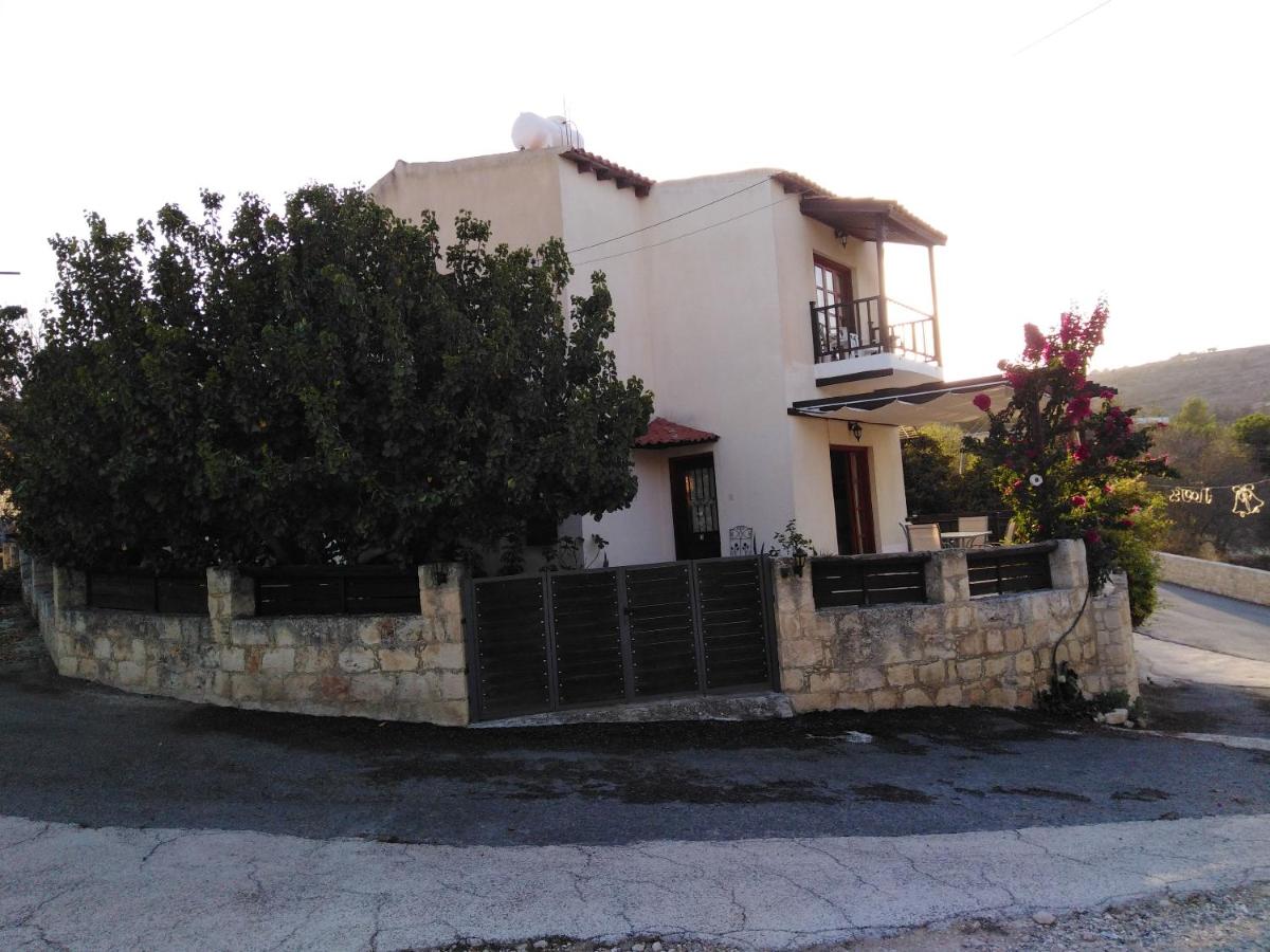 Family House with Pool in Kritou Tera - Housity