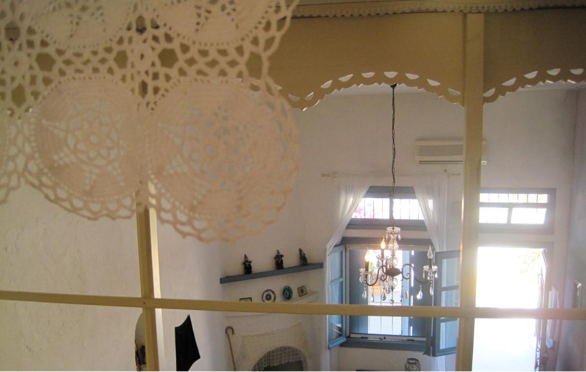 Welcoming House in Skyros with Mountain View - Housity