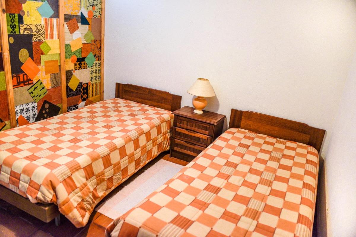 Charming House in Porto de Mos with Shared Pool - Housity