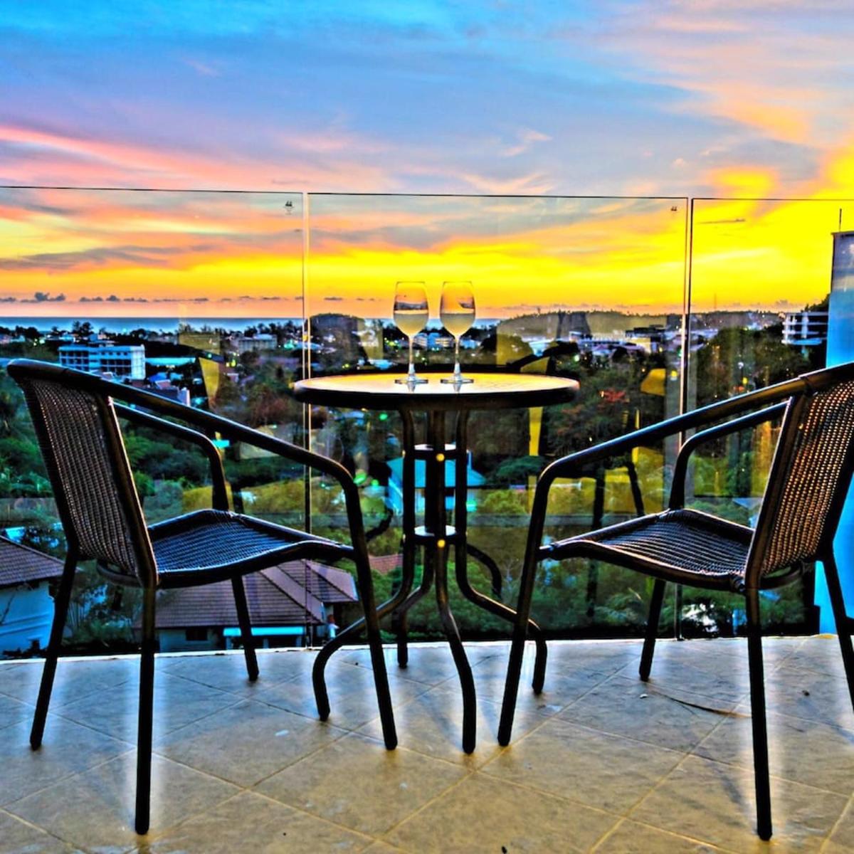 Modern apartment in Phuket of 75 m² with sea view on balcony - Hizvo