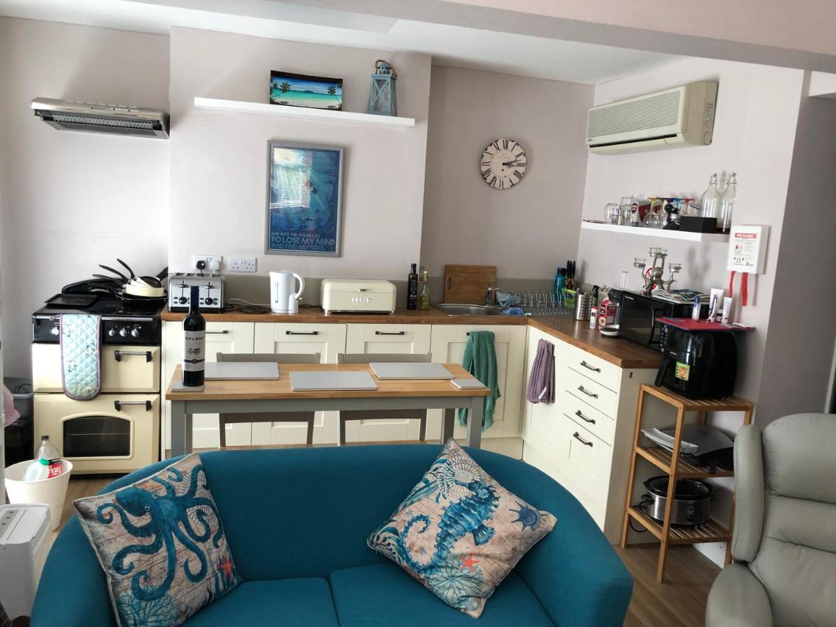 Superb Apartment with Sky Glass TV and Netflix - Housity