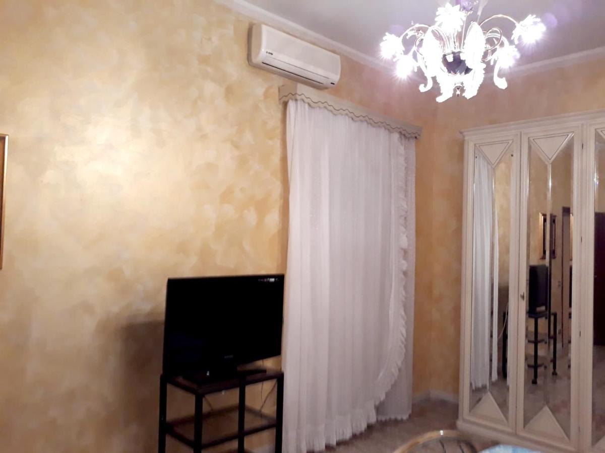 Suitetrails - 3 bedrooms apartement with jacuzzi and furnished terrace at Floridia
