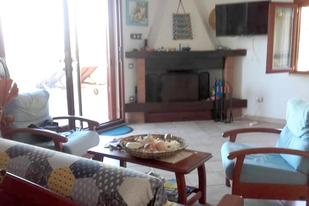 Elegant villa in Magomadas with sea view - Housity