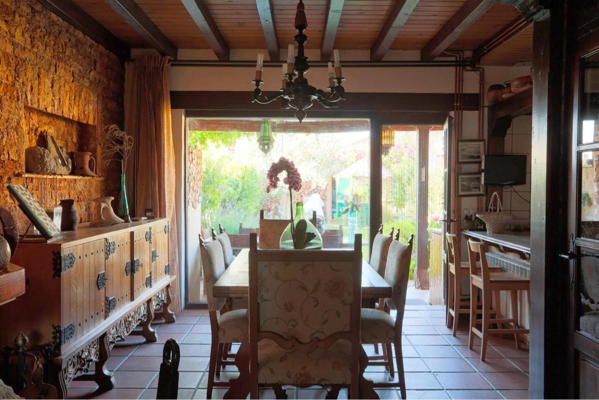 Warm House with Jacuzzi in Chozas de Abajo - Housity