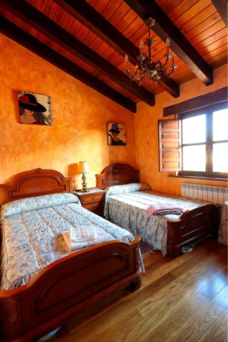 Warm House with Jacuzzi in Chozas de Abajo - Housity