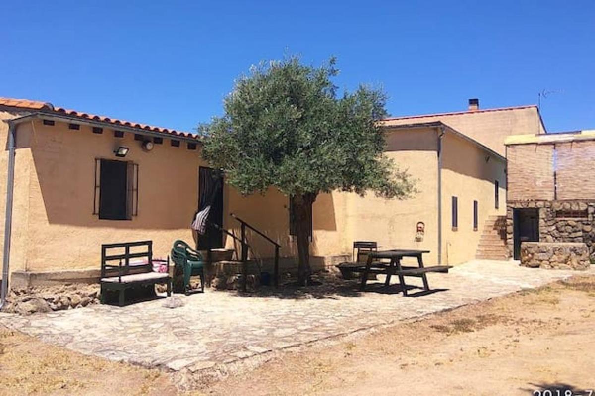 Spacious villa with private pool in Caceres - Housity