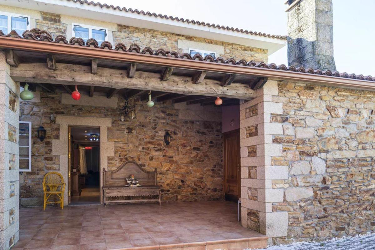 Spacious House with Mountain View in Carboeiro de Francia - Housity
