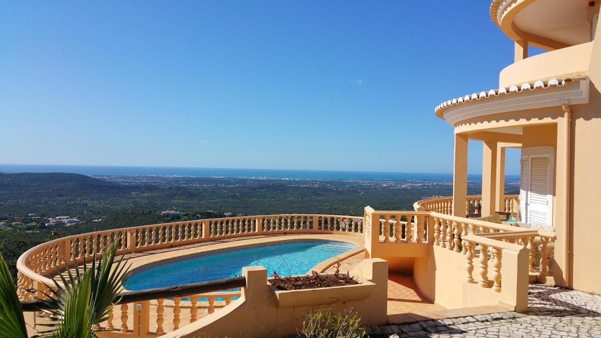 Elegant family house in Loule with private pool - Housity