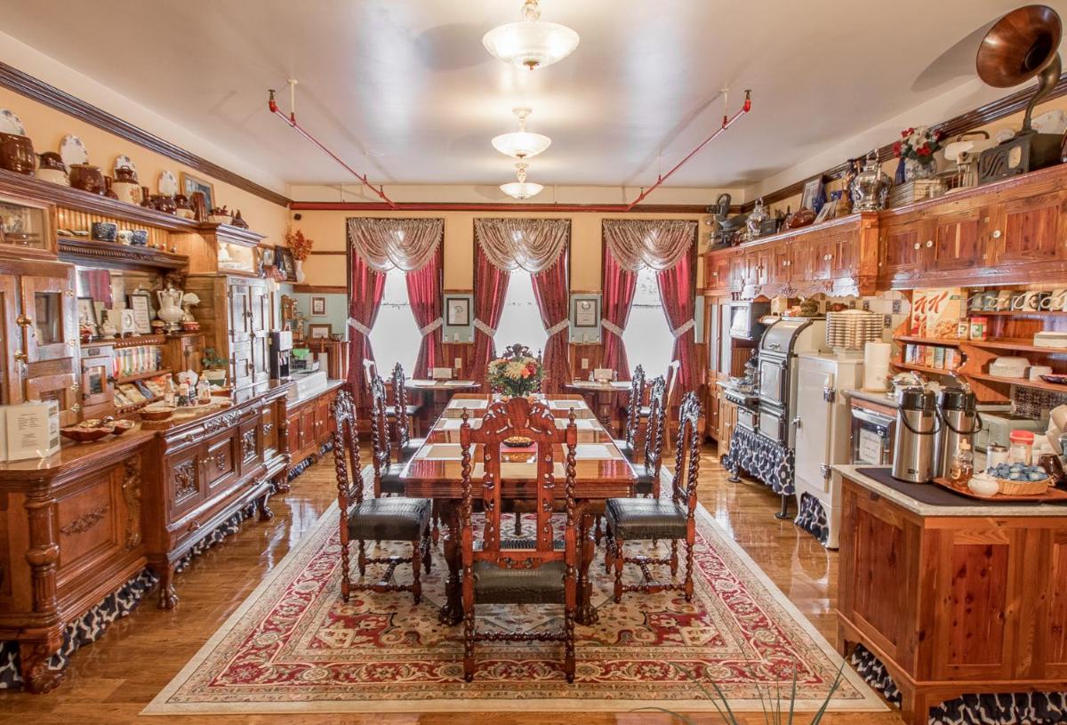 The Edgewater Hotel - Housity