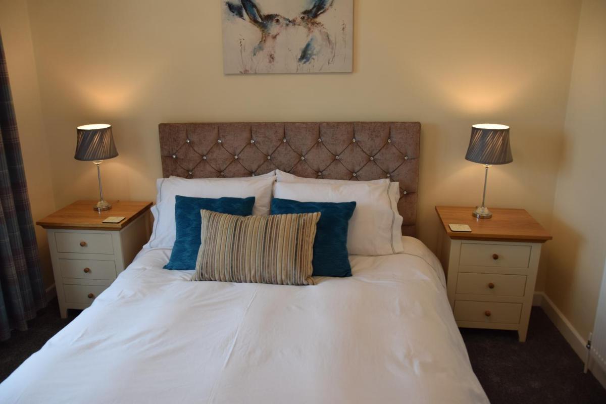 Immaculate Inviting light and airy 2-Bed Cottage - Housity
