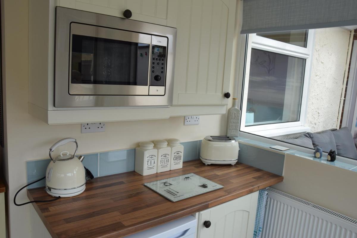 Immaculate Inviting light and airy 2-Bed Cottage - Housity