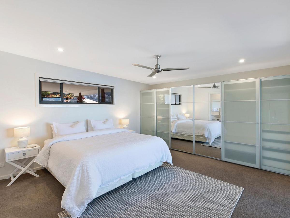 Waterfront Relaxation - Housity