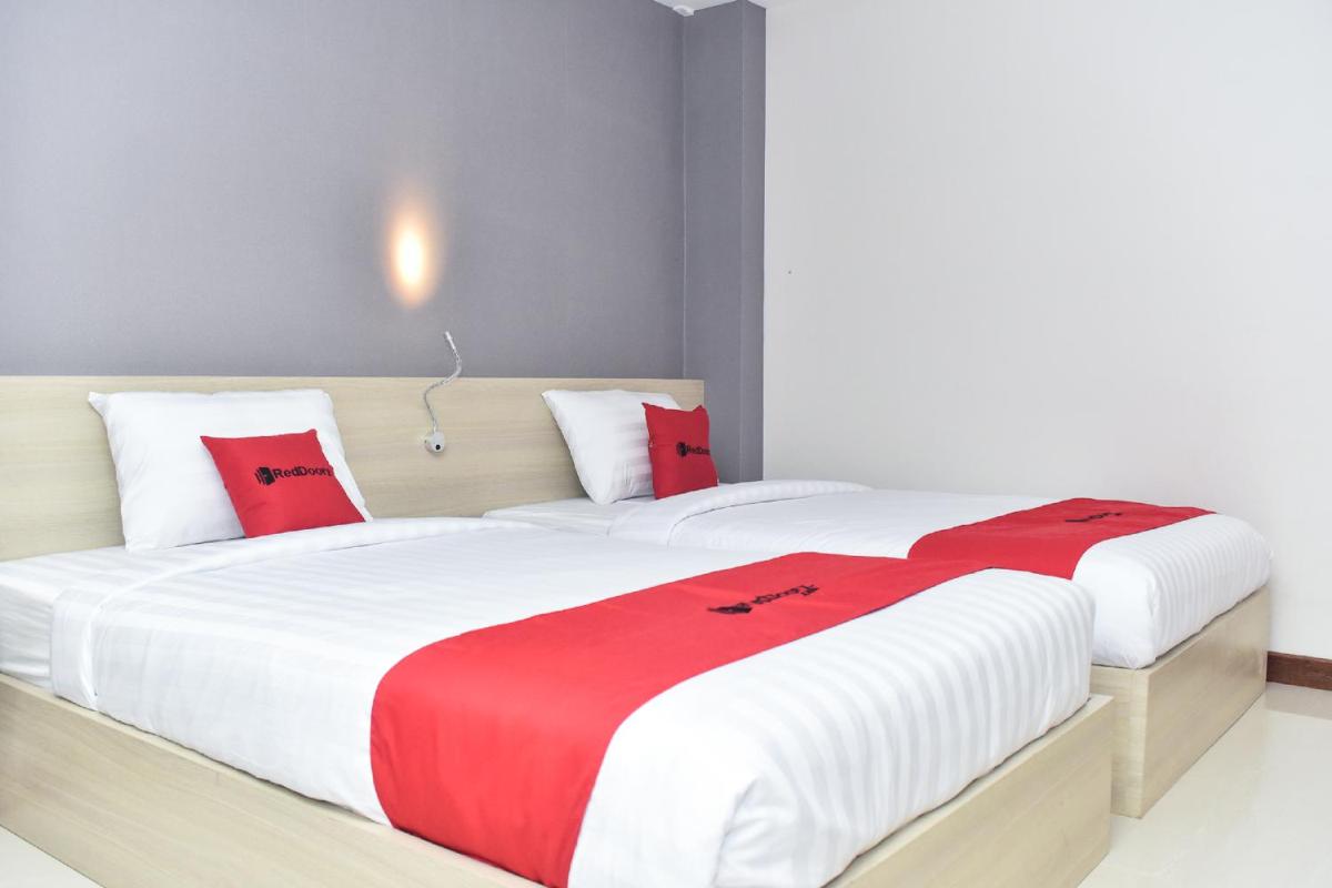 RedDoorz near Stasiun TVRI Surabaya 2 - Housity