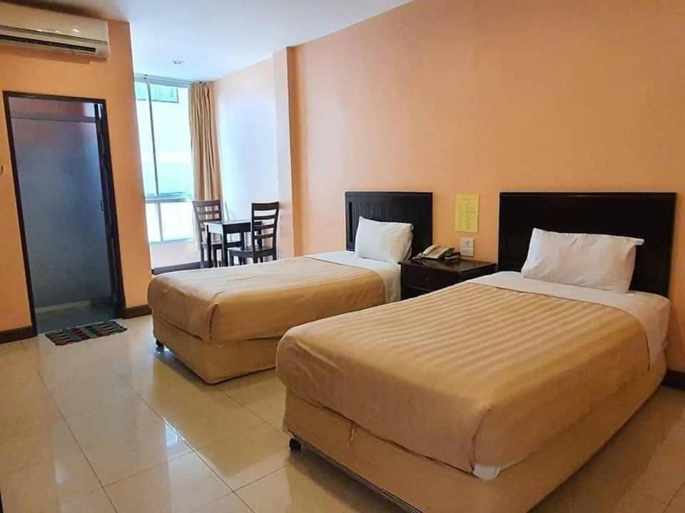 The Victory Hotel - Housity