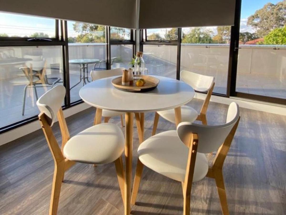 Suitetrails - StayCentral - Heidelberg Heights Penthouse