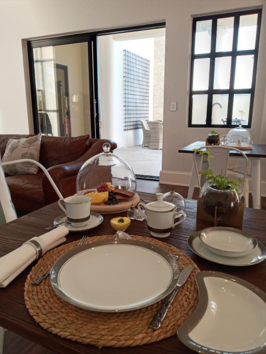 Lagoon Suites Guesthouse CC - Housity