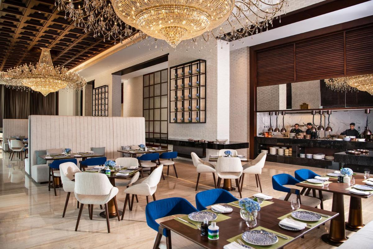 Suitetrails - Al Jaddaf Rotana Suite Hotel