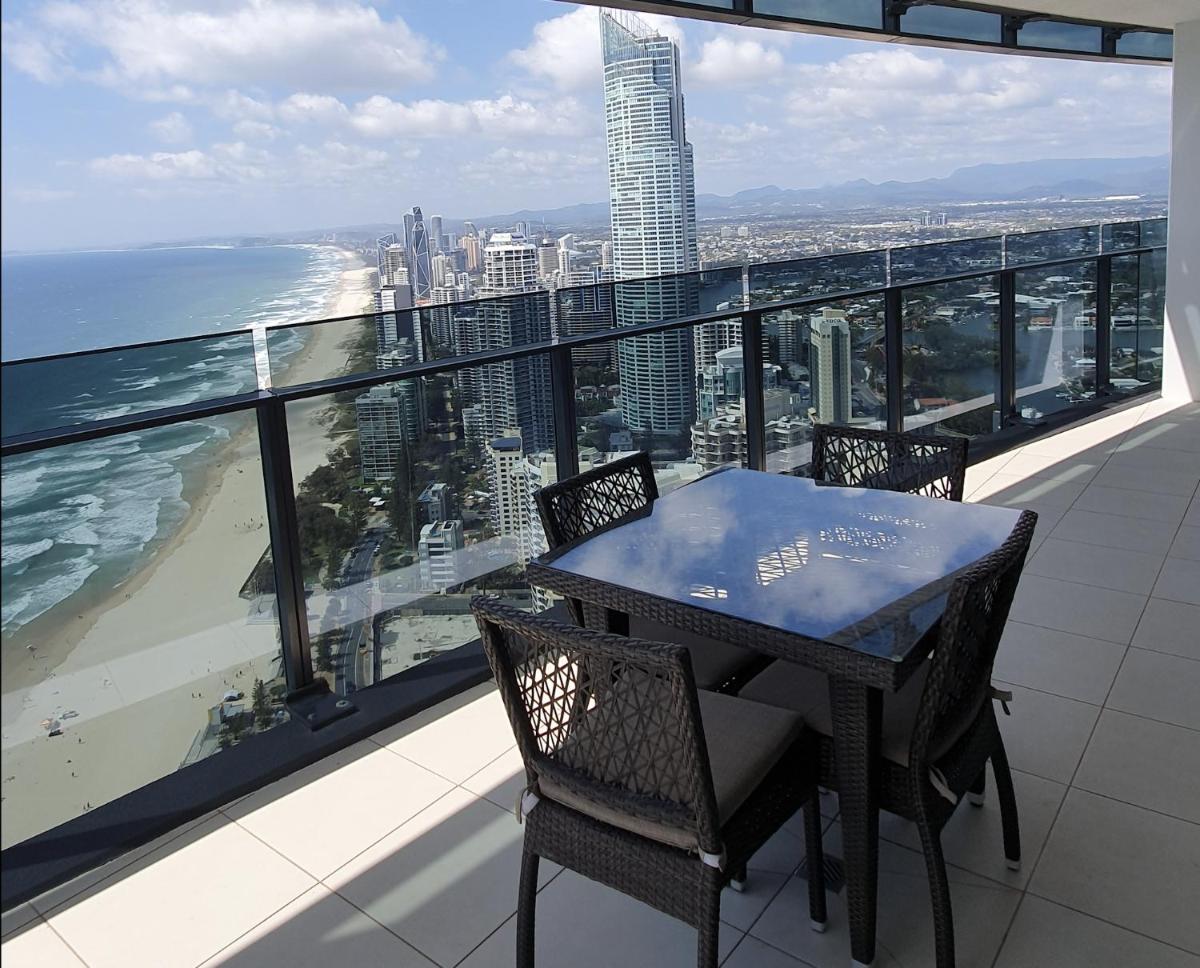 High-End Apartment in the Soul of Surfers Paradise - Housity