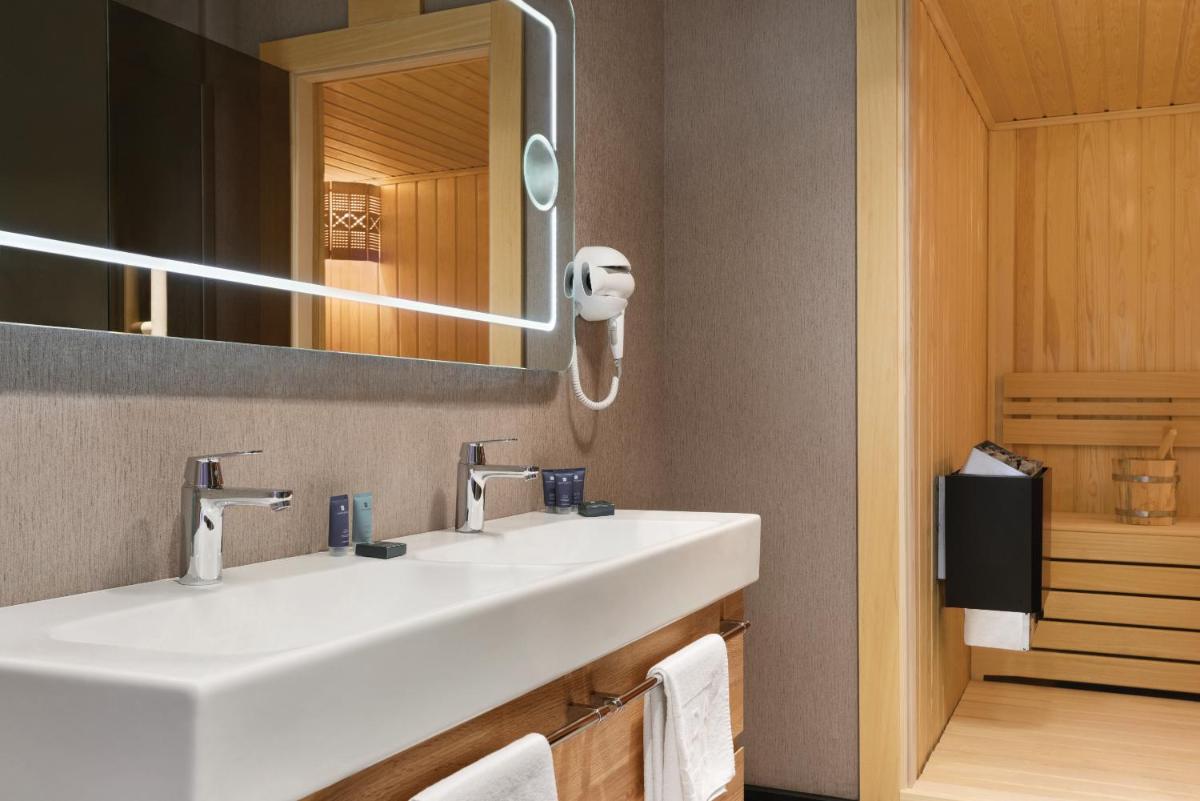 Ramada By Wyndham Tire - Housity
