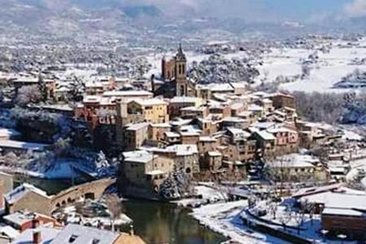 4 bedrooms house with furnished terrace and wifi at Gironella - Housity