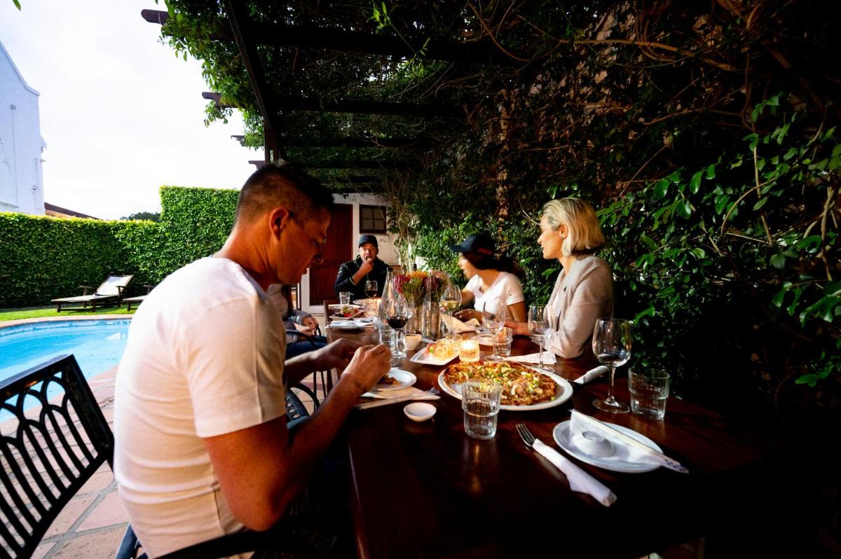 Noordhoek Village Hotel - Housity