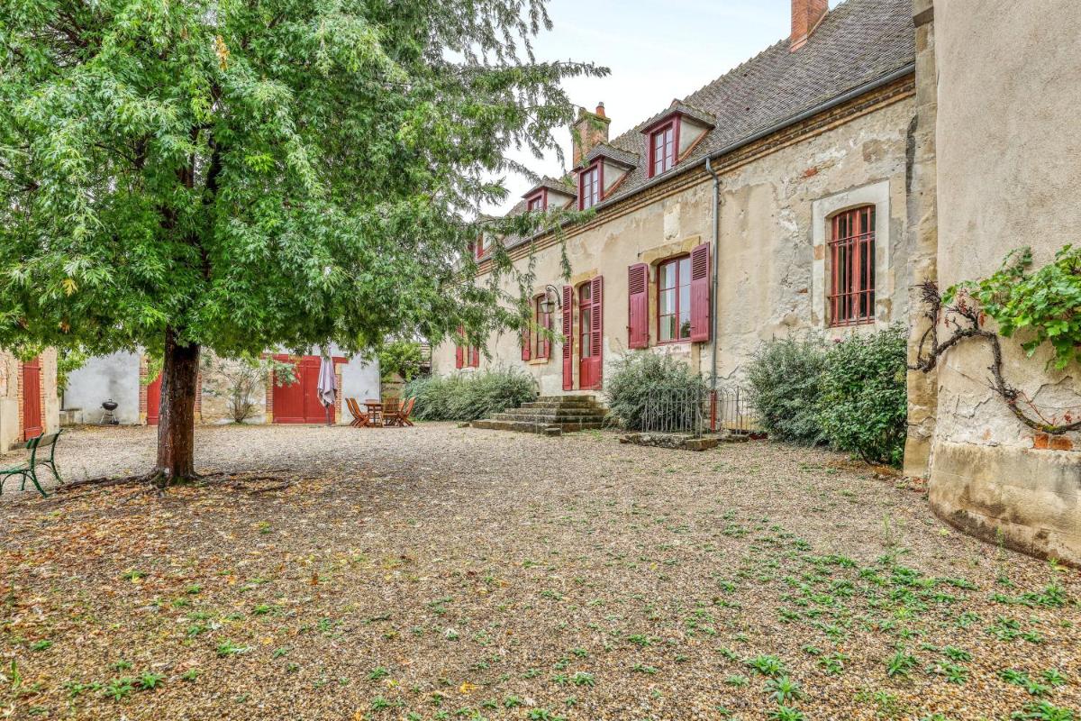 Villa confortable avec piscine privee a Lucenay les Aix - Housity