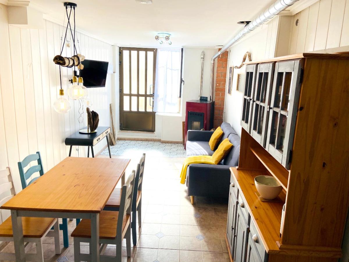 Charming House in Viguera with Mountain View - Housity