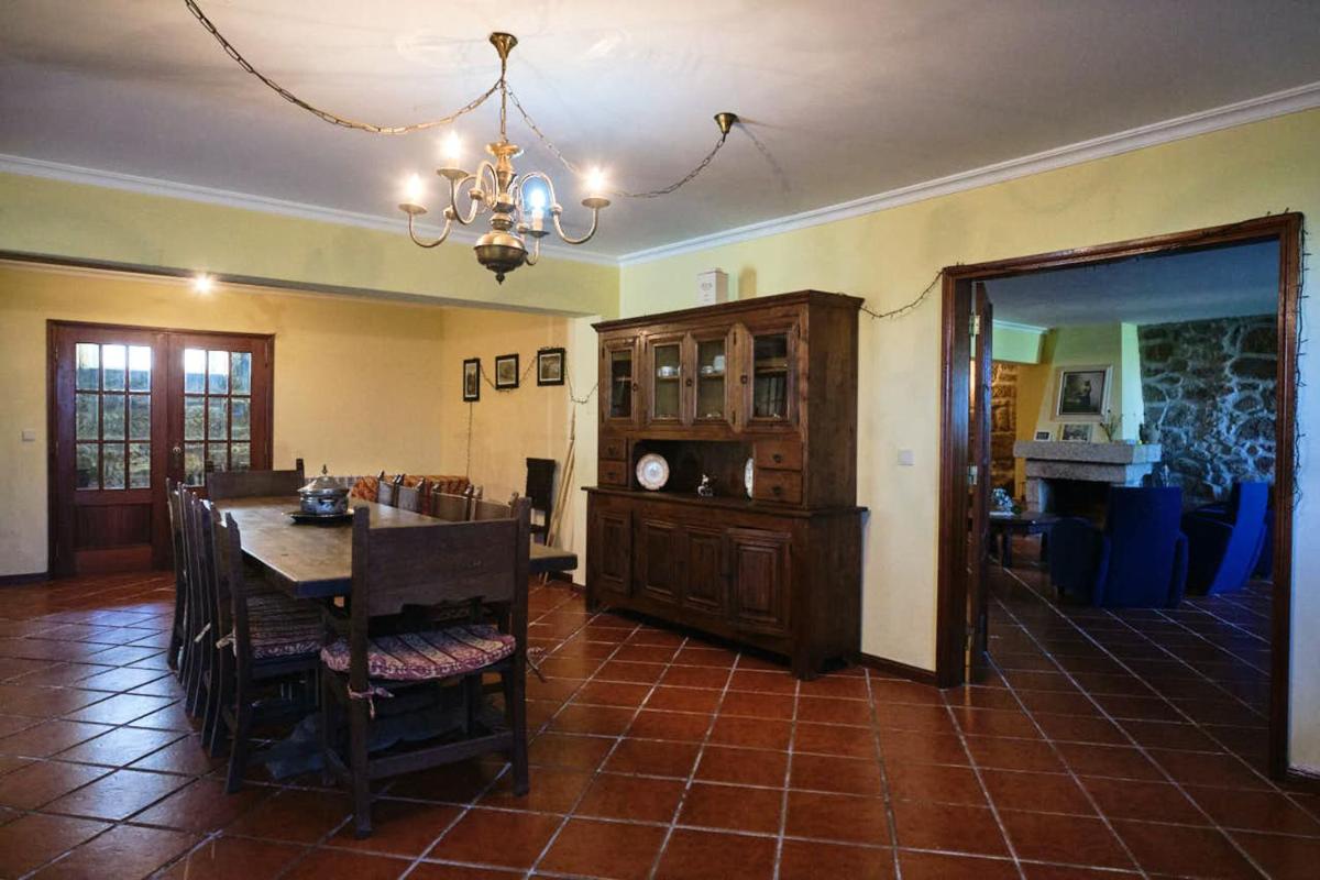 Exceptional Villa in Mogadouro with Private Pool - Housity