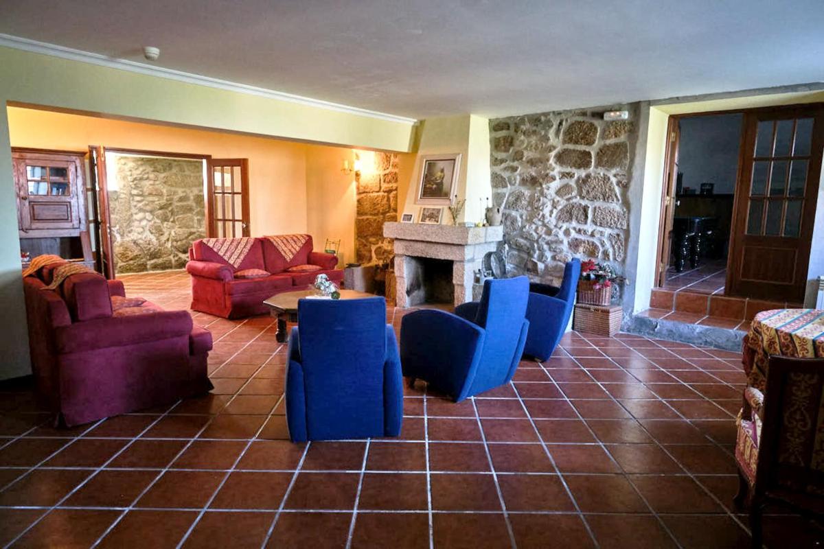Exceptional Villa in Mogadouro with Private Pool - Housity