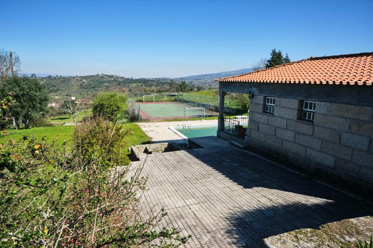 Exceptional Villa in Mogadouro with Private Pool - Housity