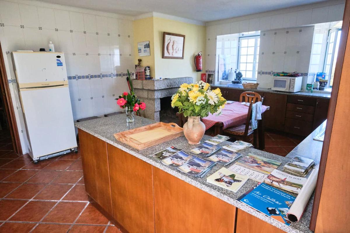 Exceptional Villa in Mogadouro with Private Pool - Housity