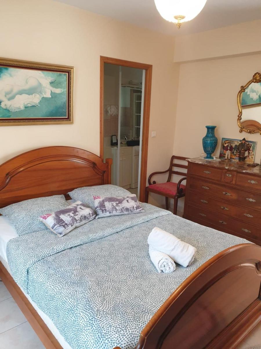 Charming House Near Avignon - Housity