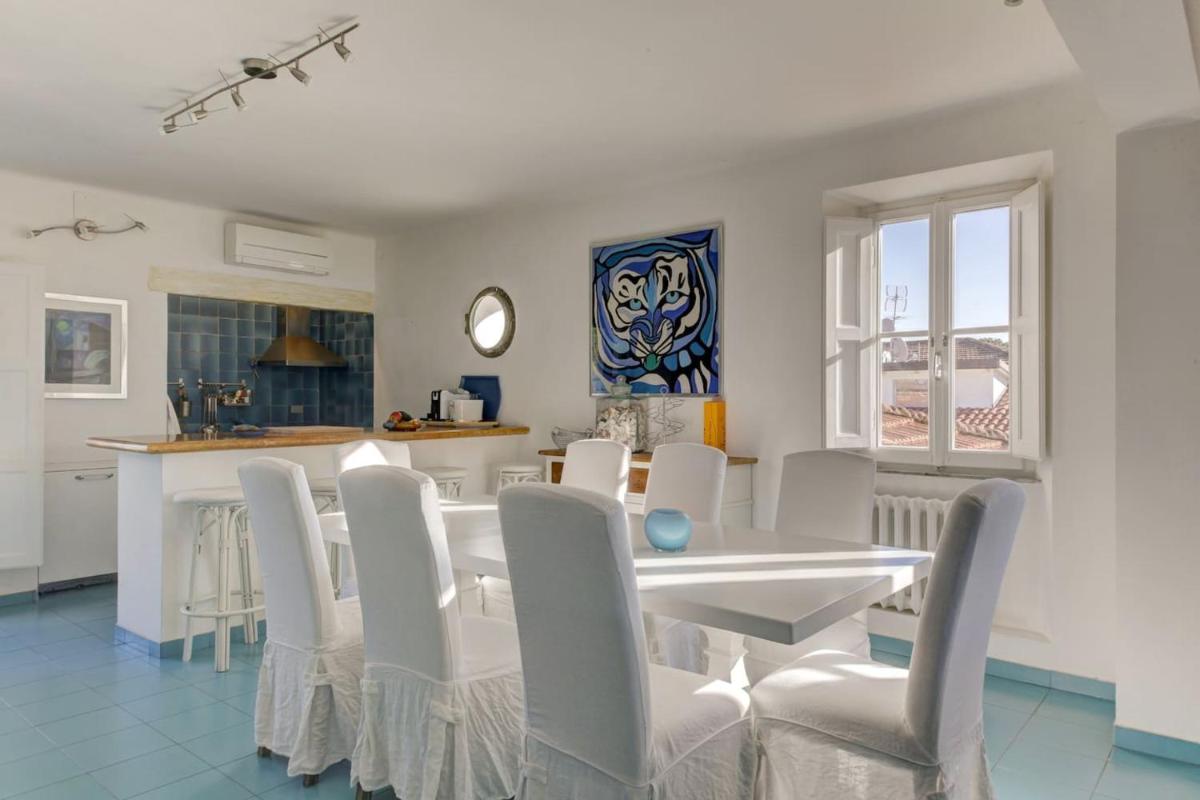 Spacious Apartment in Forte dei Marmi Sea View & Balcony - Housity