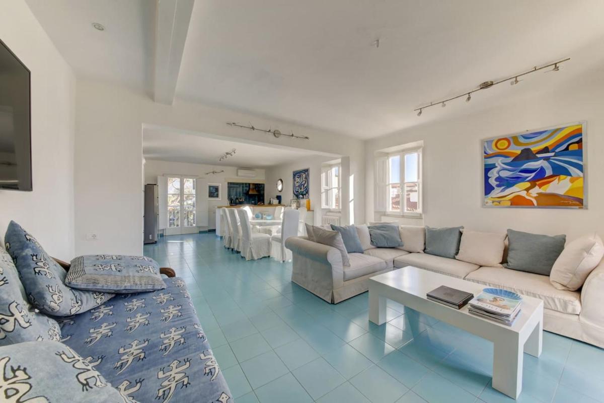 Spacious Apartment in Forte dei Marmi Sea View & Balcony - Housity