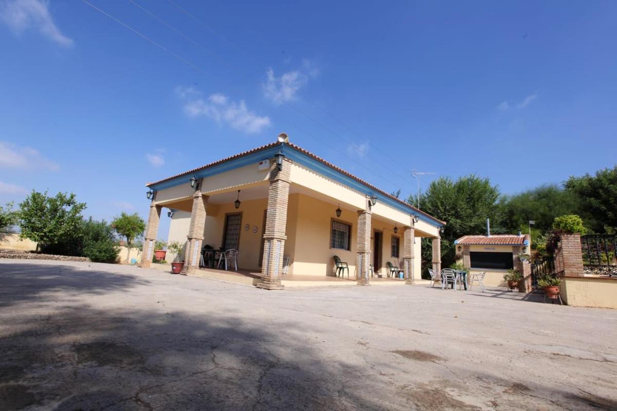 Spacious Villa with Pool in Sanlúcar la Mayor - Housity