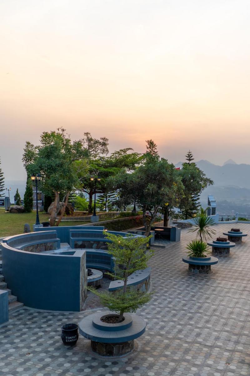 Hidden Valley Hills - Housity