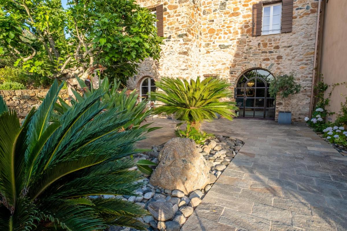 Jardin de l'établissement Hôtel La Dimora & Spa
