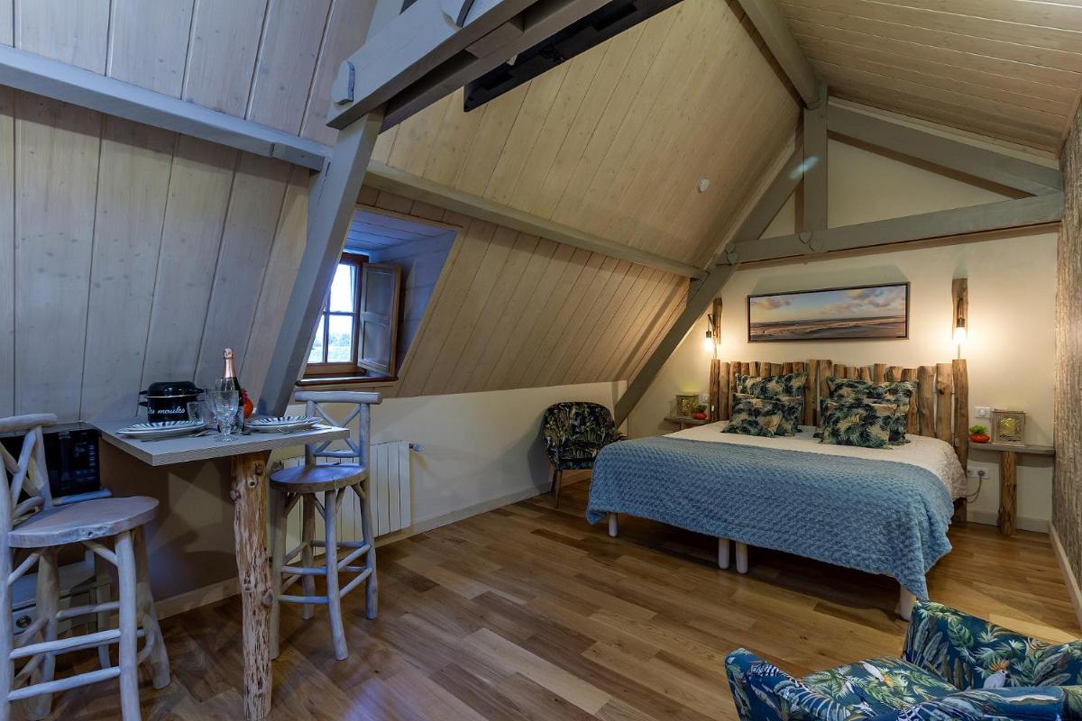 OURS EN BAY - Studio Cocon pour amoureux avec parking gratuit tout à pieds - près de la Chapelle des marins et de la Baie - Housity