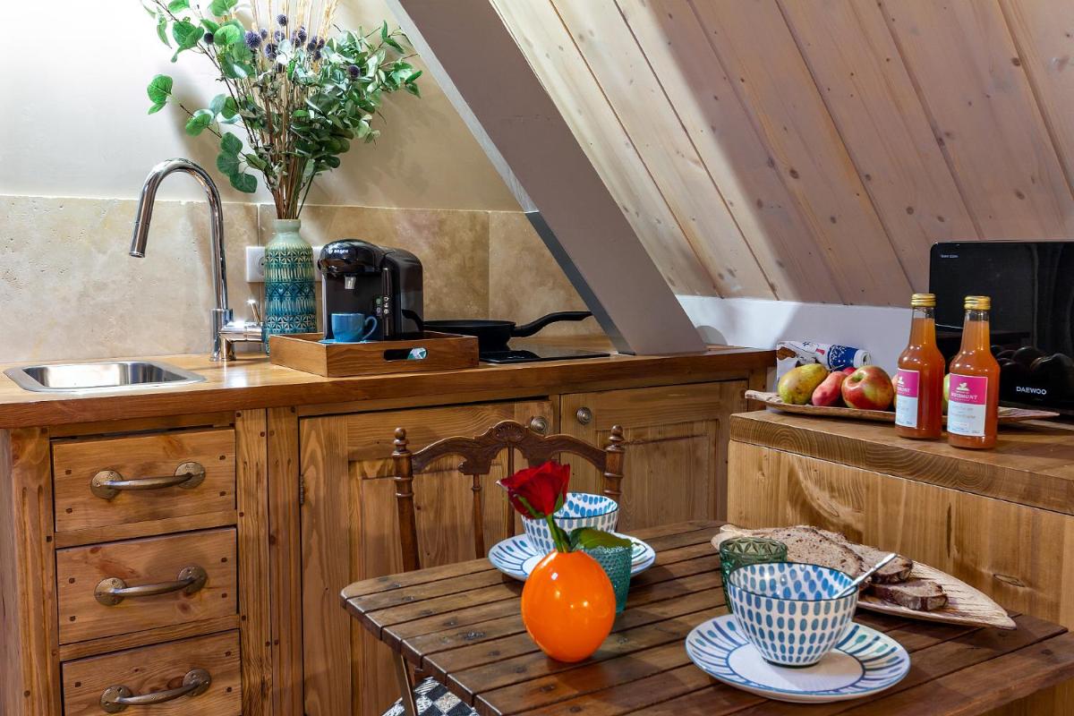 OURS EN BAY - Studio Cocon pour amoureux avec parking gratuit tout à pieds - près de la Chapelle des marins et de la Baie - Housity
