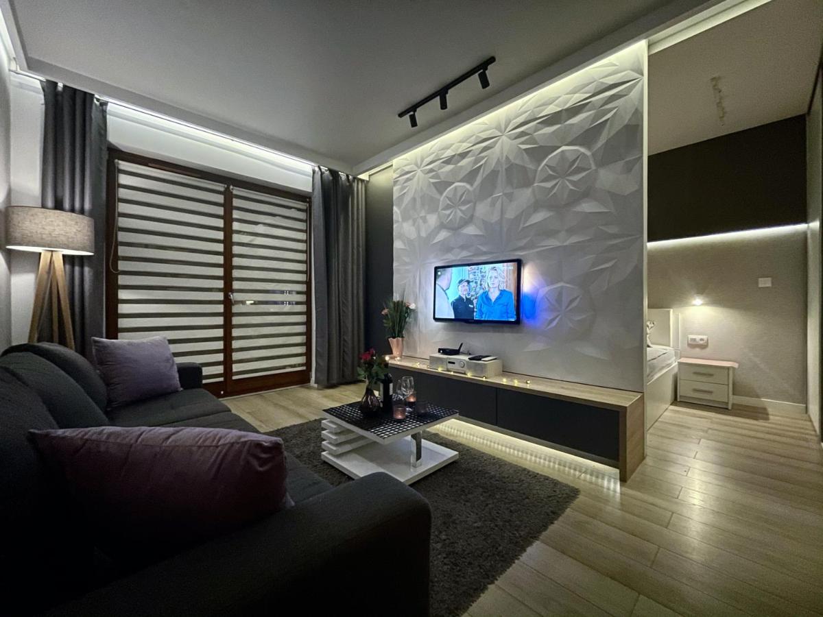 4UApart-Apartment suite Platan Grey - Housity