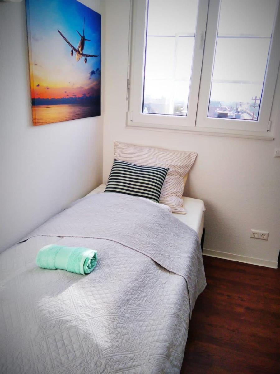 Sroom Stuttgart Flughafen Messe - Housity