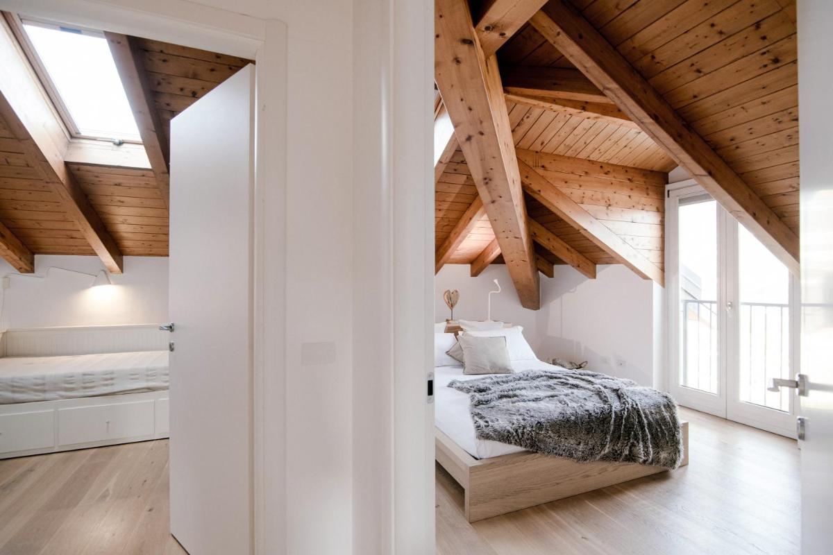 Modern Luxury Attic - byMyHomeInComo - Housity