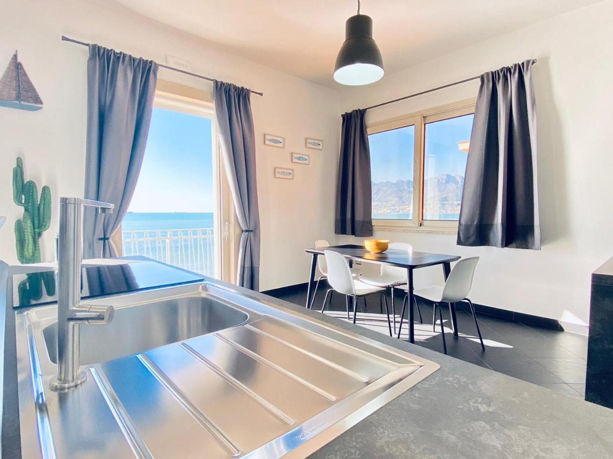 Suitetrails - Sea View Apartment 5 mt from the beach
