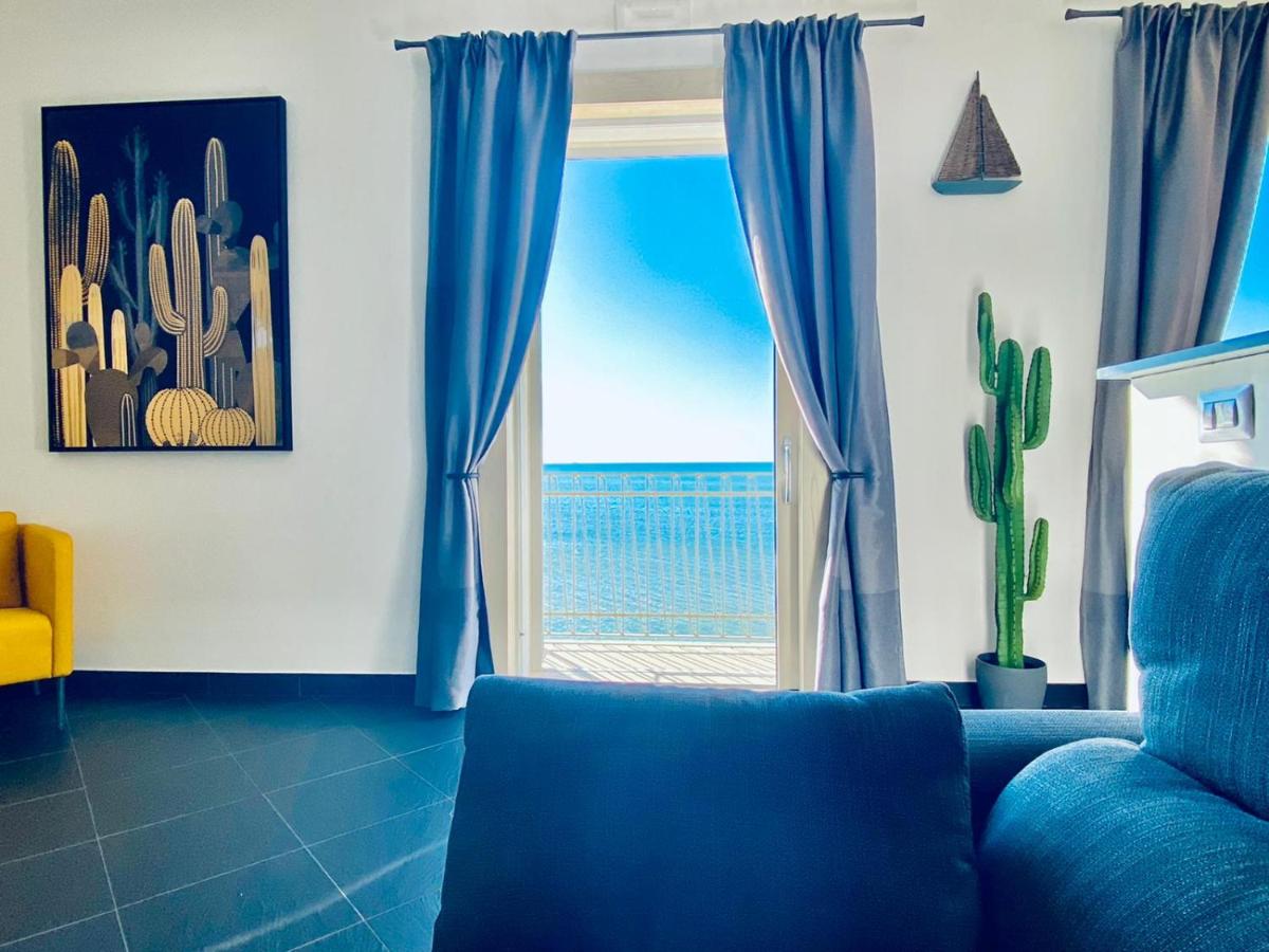 Suitetrails - Sea View Apartment 5 mt from the beach